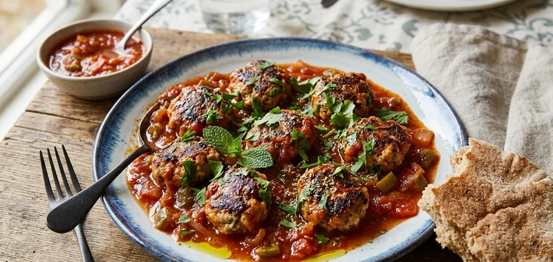 Boulettes de kefta de sardines à la marocaine dans une sauce tomate